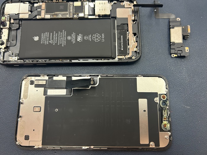 豊田市】iPhone 11 画面液晶縦線！ 画面修理